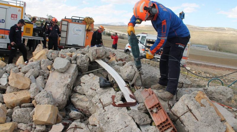 5.7'lik deprem tatbikatı gerçeği aratmadı