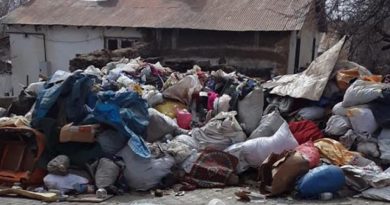 60 yaşındaki kadının evinden 2 kamyon çöp çıkarıldı