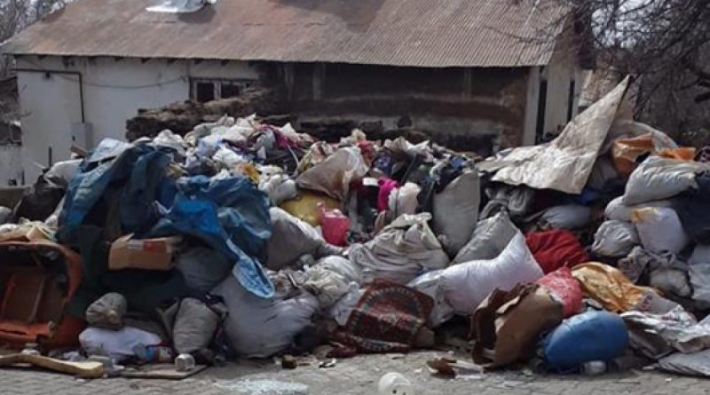 60 yaşındaki kadının evinden 2 kamyon çöp çıkarıldı