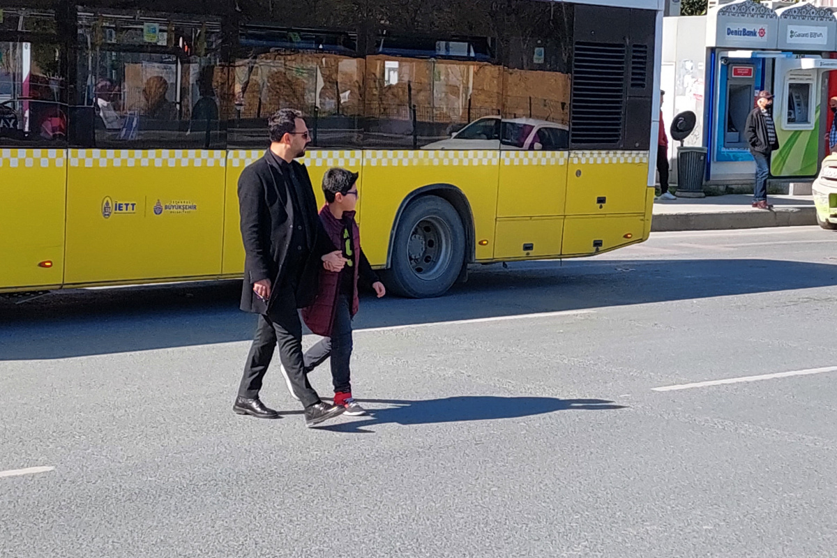 Alibeyköy'de tramvaya ulaşmak talip vatandaşların dayanıklı imtihanı
