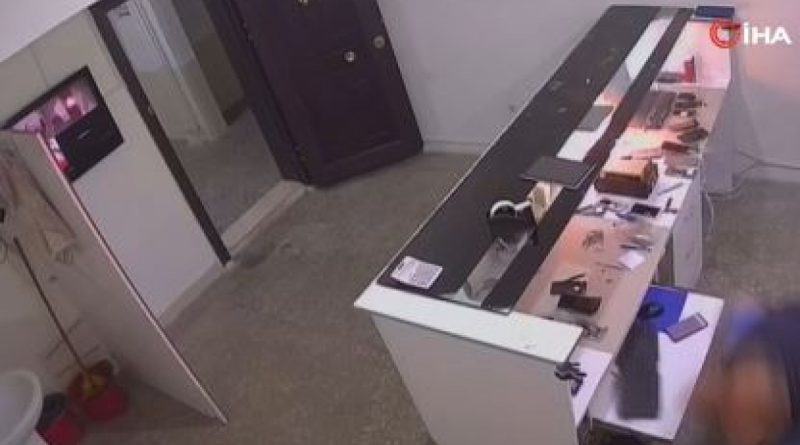 Ankara’da cep telefonu bataryasının patlama anı güvenlik kameralarına yansıdı