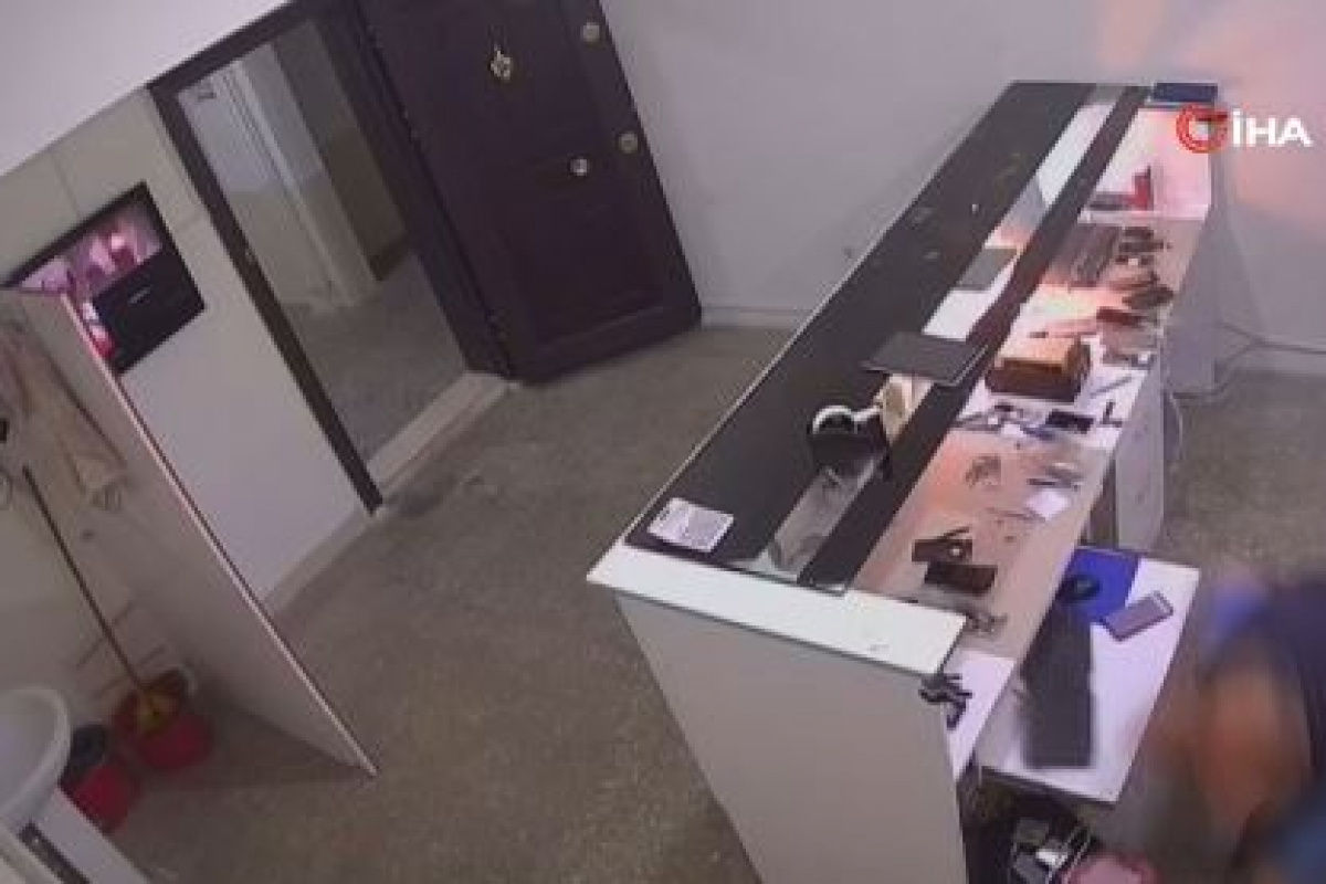 Ankara’da cep telefonu bataryasının patlama anı güvenlik kameralarına yansıdı