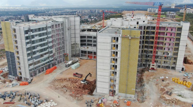 Antalya Şehir Hastanesi, mevcut kamu hastanelerinin yatak kapasitesini tek başına karşılayacak