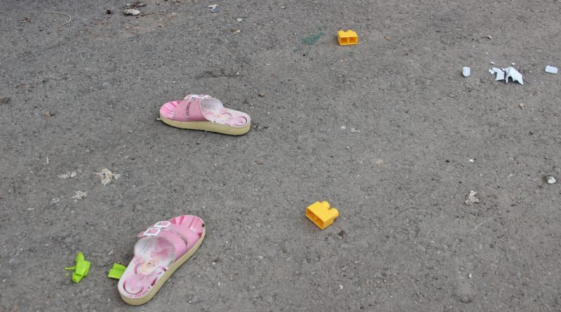 Apartmanın 6. katından düşen çocuğu vatandaşlar tuttu