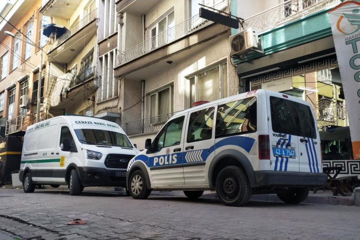 Arkadaşlarının haber alamadığı kadın evinde bıçaklanmış halde bulundu