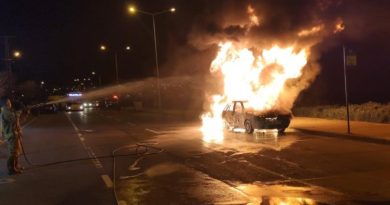 Arnavutköy'de otomobil alev alev yandı