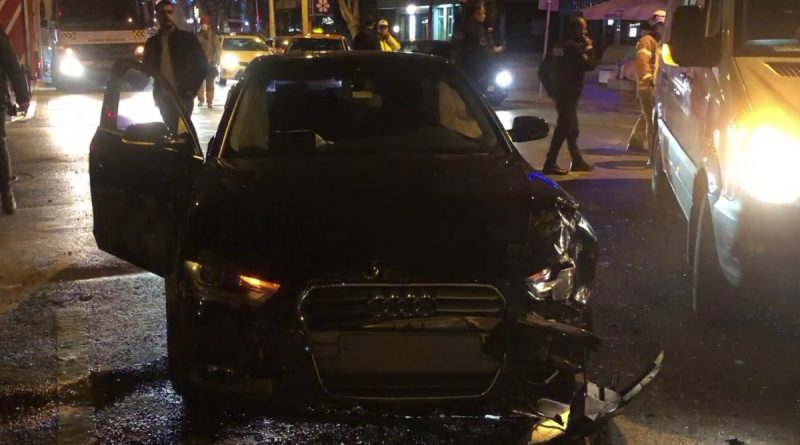Bağdat Caddesi'nde feci kaza: İki otomobilin çarpıştığı kazada 3 kişi yaralandı