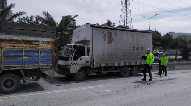 Bahçelievler'de zincirleme trafik kazası: 1 yaralı