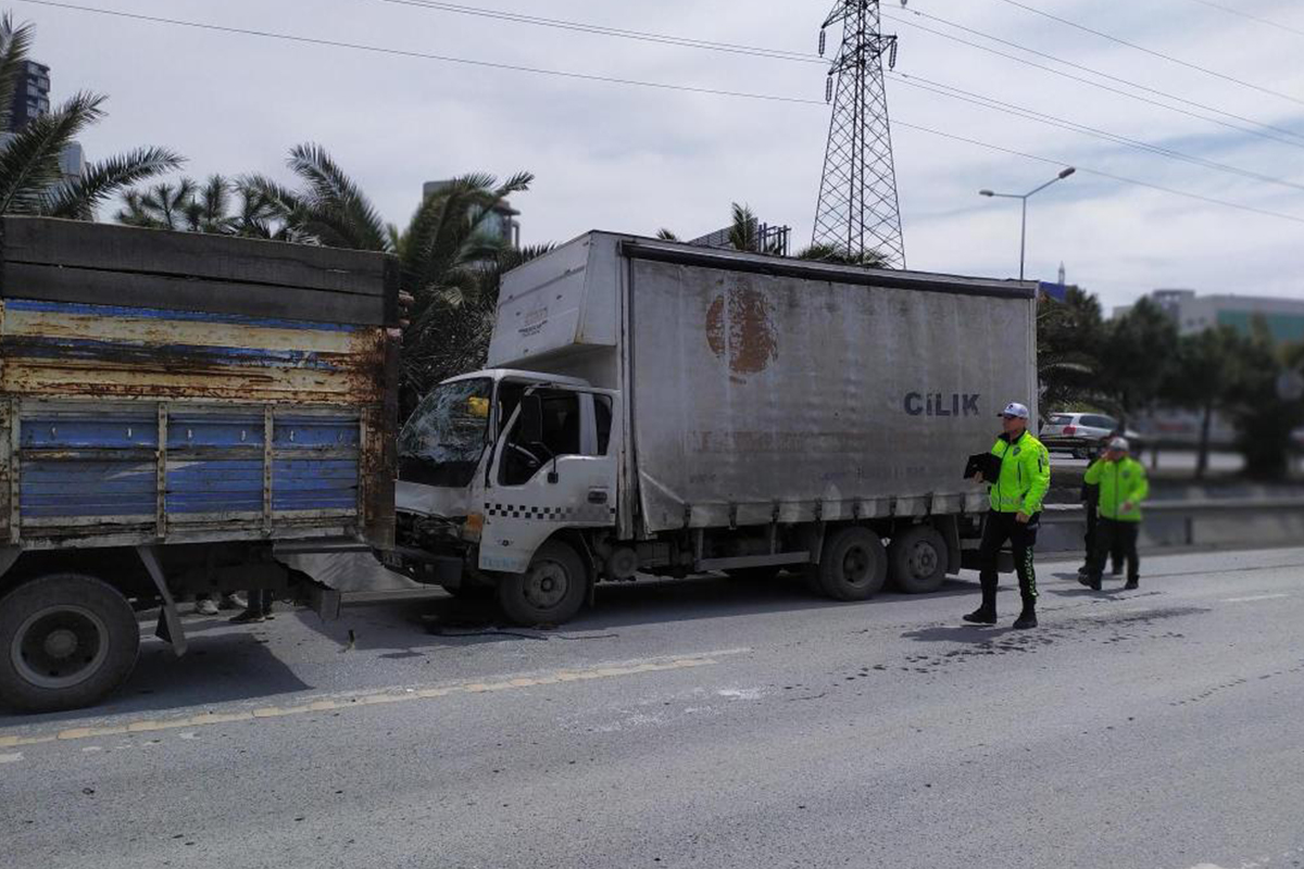 Bahçelievler'de zincirleme trafik kazası: 1 yaralı