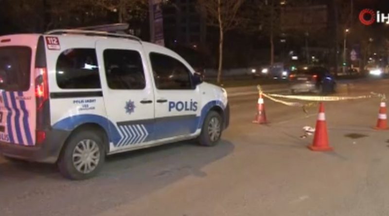Bakırköy’de genç bir kadın seyir halindeki otomobilden atladı