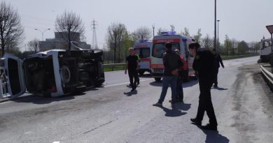 Basın Ekspres'te minibüs takla attı: 2 yaralı