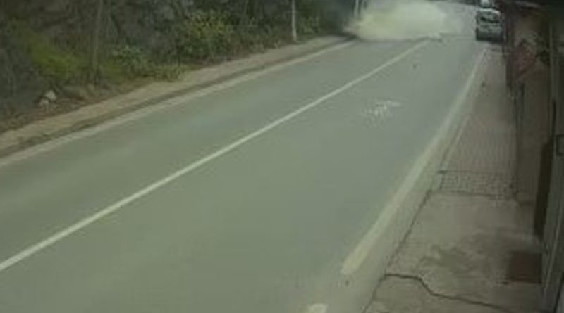Beykoz’da İETT otobüsünün kayalıklara daldığı kaza kamerada