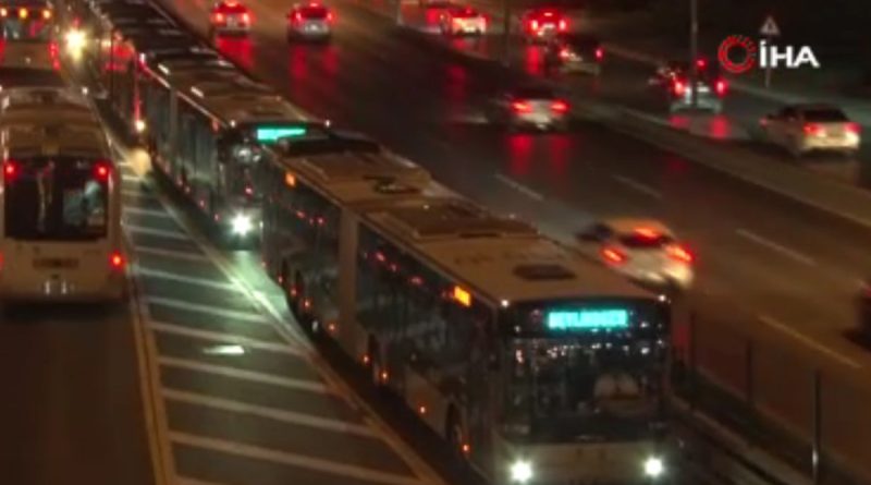 Beylikdüzü’ndeki metrobüs kazasının etkisi saatlerce sürdü, yolcular isyan etti
