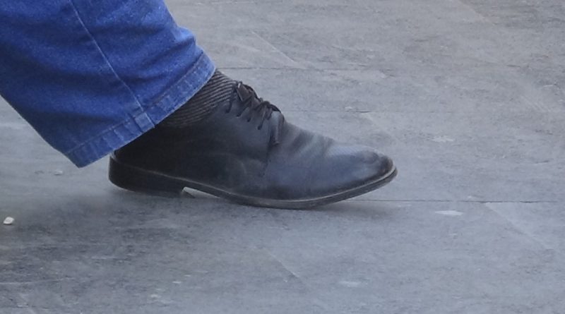 Bilirkişi hekim uyardı: Üçgenin Taban Olmayan Kenarı hastalıklarının başı hatalı ayakkabı seçimi