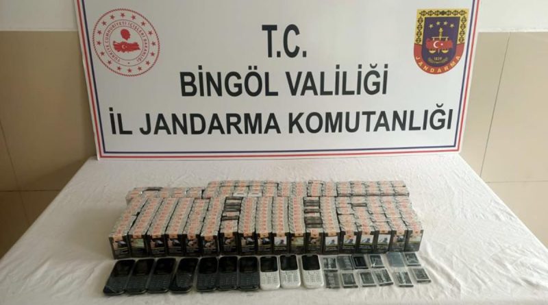 Bingöl’de kaçak sigara ve cep telefonu ele geçirildi