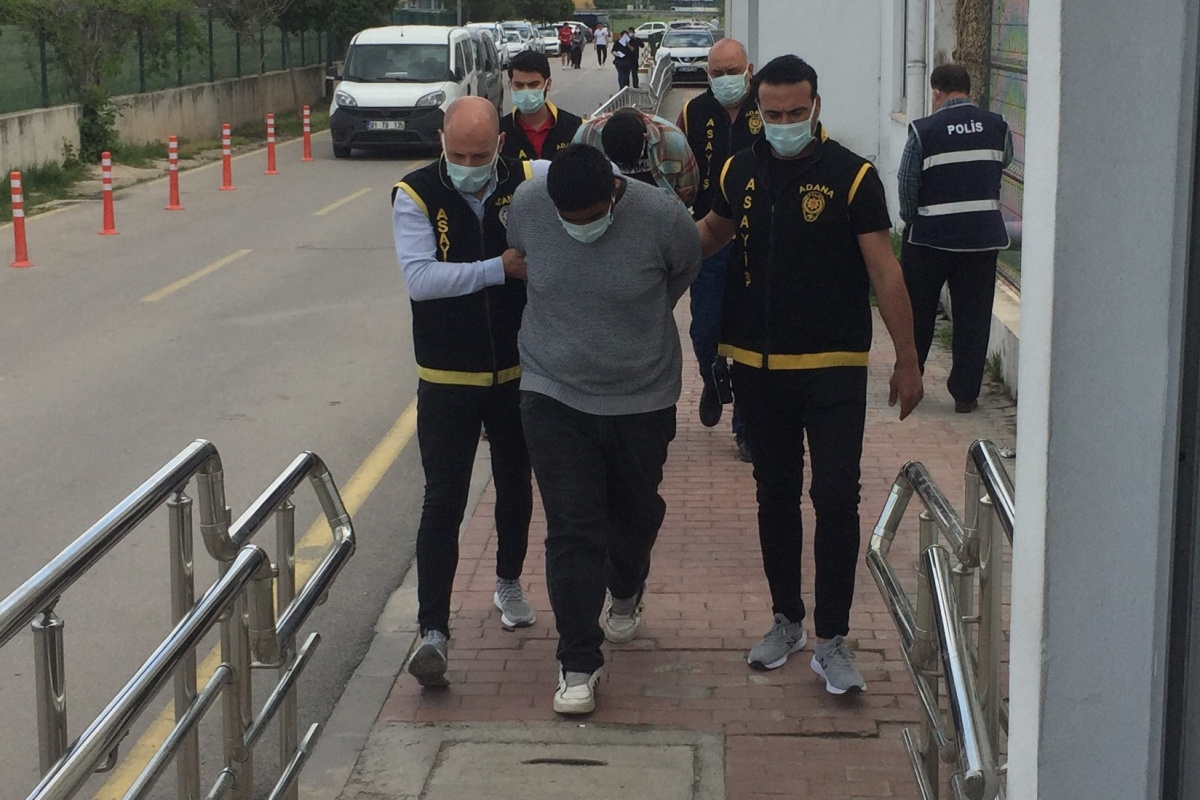Bir kişiyi bıçaklayıp 2 cep telefonu gasp eden 3 zanlı tutuklandı