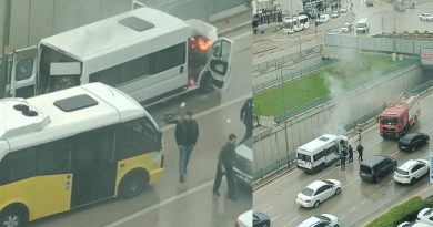 Bursa’birlikte servis minibüsü alaz alaz yandı, işçiler canlarını el kurtardı