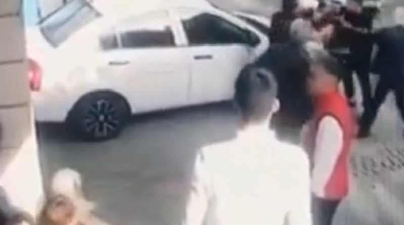 Bursa’da bir kadını 3 çocuğunun gözü önünde böyle darp ettiler