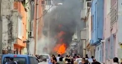 Bursa'da uçak evlerin arasına düştü: 2 kişi hayatını kaybetti