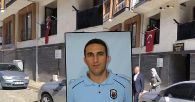 Bursa'daki patlamada şehit olan canice infaz memurunun evine Türk bayrağı asıldı