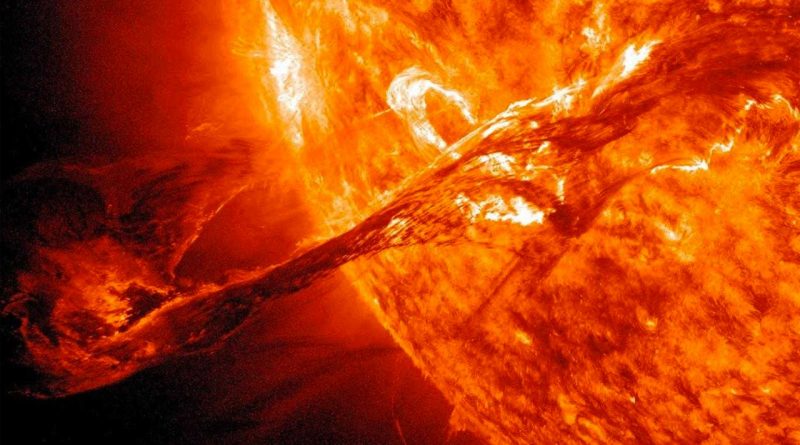 Büyük bir güneş patlaması dünyaya yaklaşıyor elektrik ve interneti etkileyecek deniyor