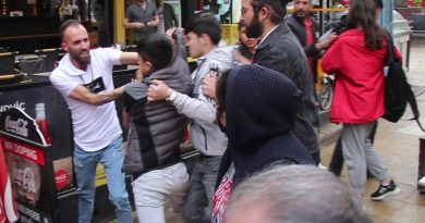 Büyük Kasaba eşkıyaları önce çocuğu ardından araya giren esnafı tekme tokat dövdü