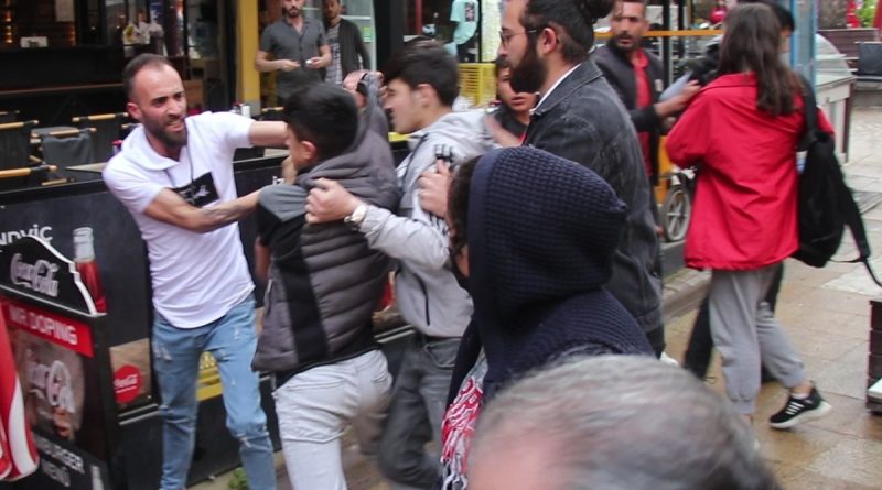 Büyük Kasaba eşkıyaları önce çocuğu ardından araya giren esnafı tekme tokat dövdü