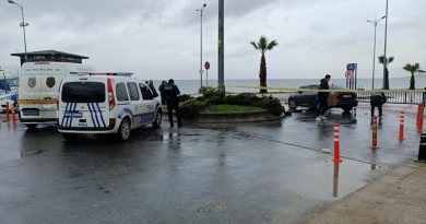 Büyükçekmece'de sahilde yürüyen adama silahlı atak kamerada