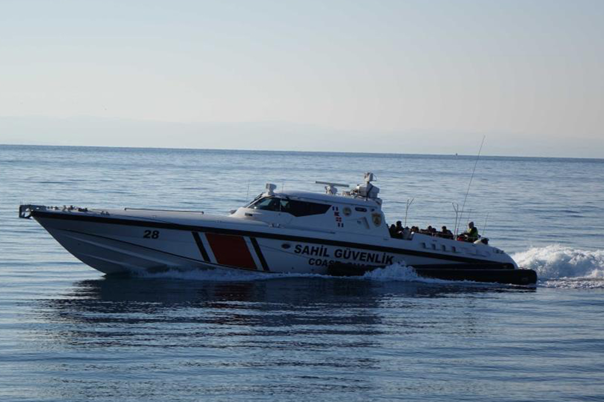 Çanakkale'de 57 düzensiz göçmen kurtarıldı