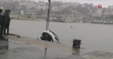 Denize uçan araba, dalgıç yardımı ile kurtarıldı