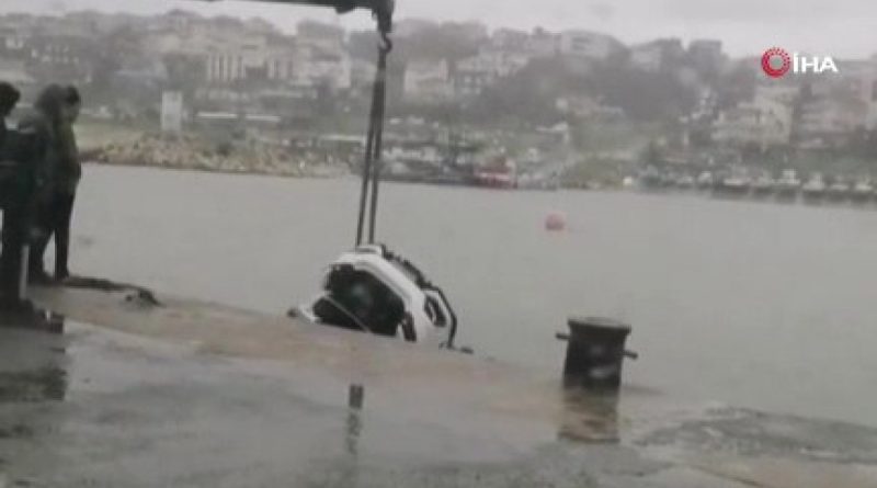 Denize uçan araba, dalgıç yardımı ile kurtarıldı