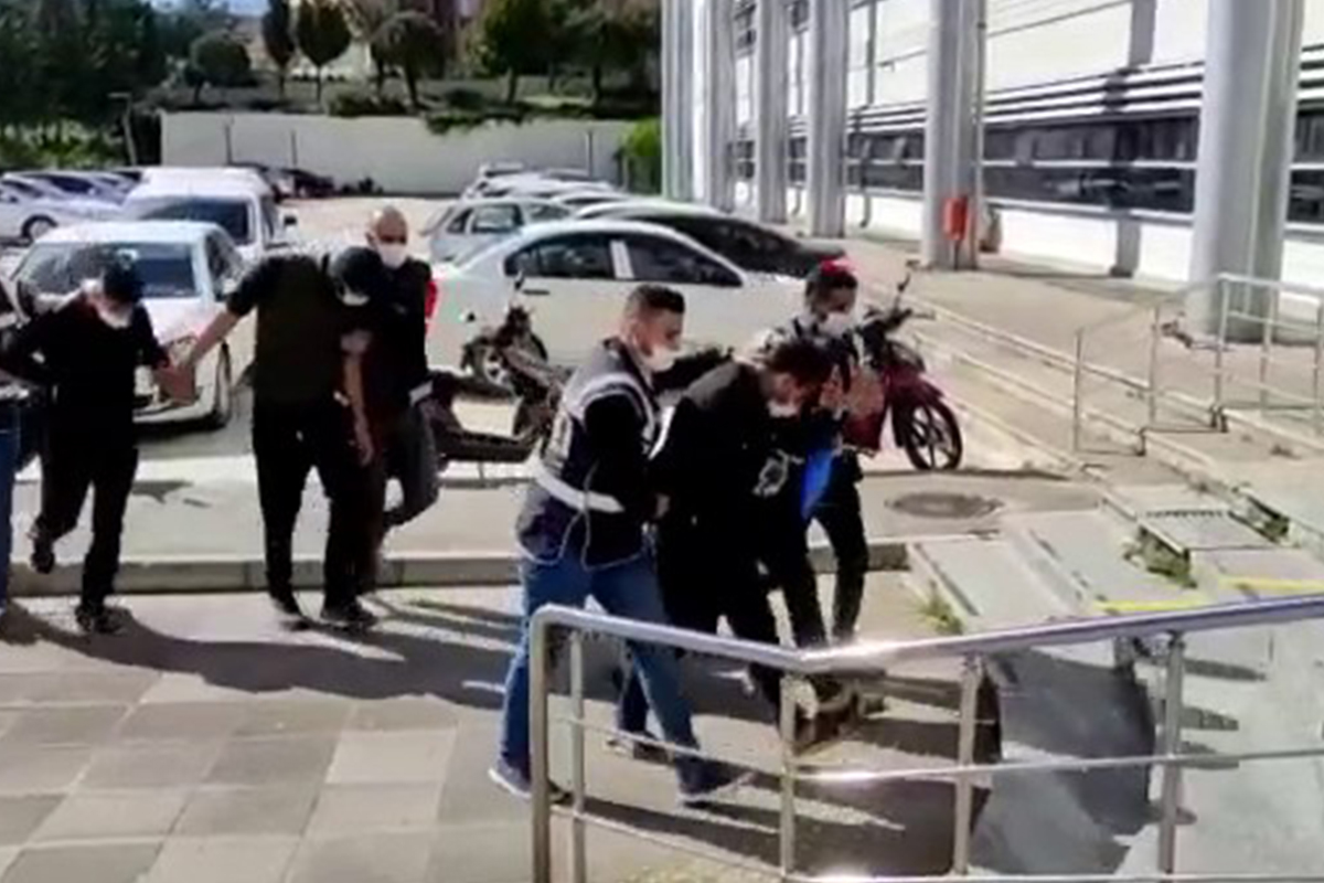 Depodan 1 milyon lira değerinde su tesisatı çalan 4 kişi tutuklandı