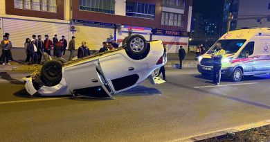Diyarbakır’da kavşakta kontrolü kaybedilen otomobil takla attı