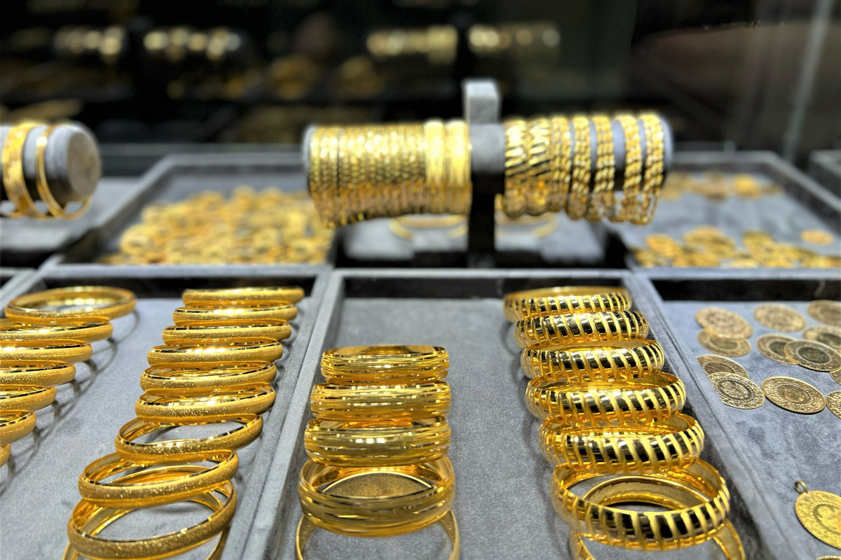 Dünya piyasalarındaki şüphe ons altını yükselişe geçirdi