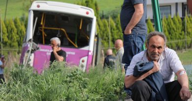 Durakta yolcu indirirken dehşeti yaşadılar: 11 yaralı