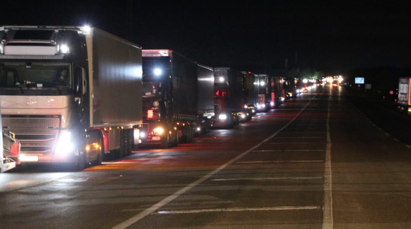 Edirne sınırındaki tır kuyruğunda ‘mülteci’ nöbeti