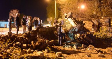 Ehliyetsiz sürücünün kullandığı araç müstakil evin bahçesine uçtu: 6 yaralı