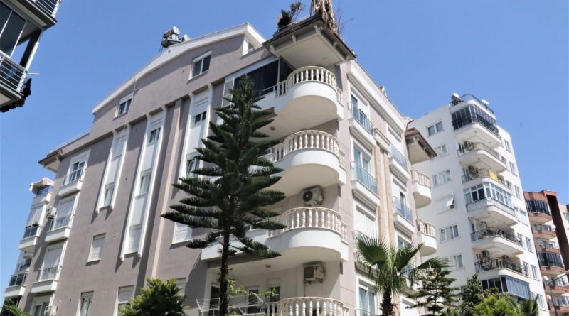 Emekli İngilizce öğretmeni yaşadığı evde ölü bulundu