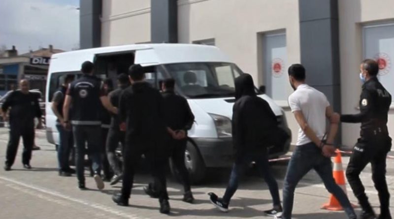 Erzincan’da göçmen kaçakçısı 7 kişi tutuklandı