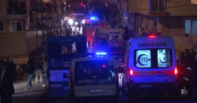 Esenyurt’ta 6 katlı binada çıkan yangında mahsur kalan 12 kişi kurtarıldı