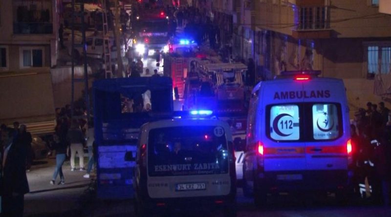 Esenyurt’ta 6 katlı binada çıkan yangında mahsur kalan 12 kişi kurtarıldı