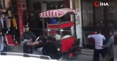 Esenyurt'ta esnaf ve vatandaşın sopalı kavgası kameraya yansıdı