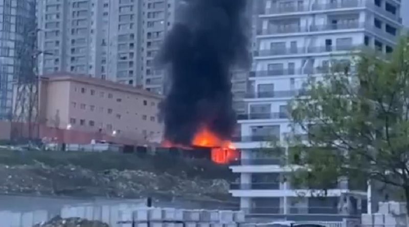 Esenyurt'ta geri dönüşüm alanında korkutan yangın