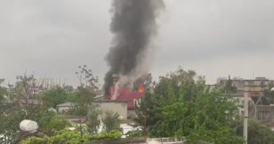 Esrarengiz evin yanında bulunan evde çıkan yangın korkuttu