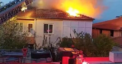 Evin çatısı alev alev yandı !