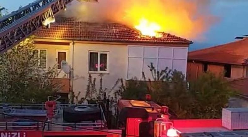Evin çatısı alev alev yandı !