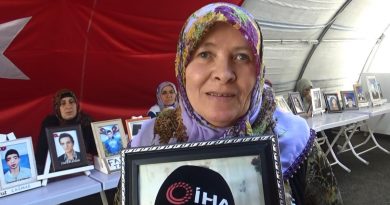 Evlat nöbetindeki anneden oğluna Kürtçe 'teslim ol’ çağrısı