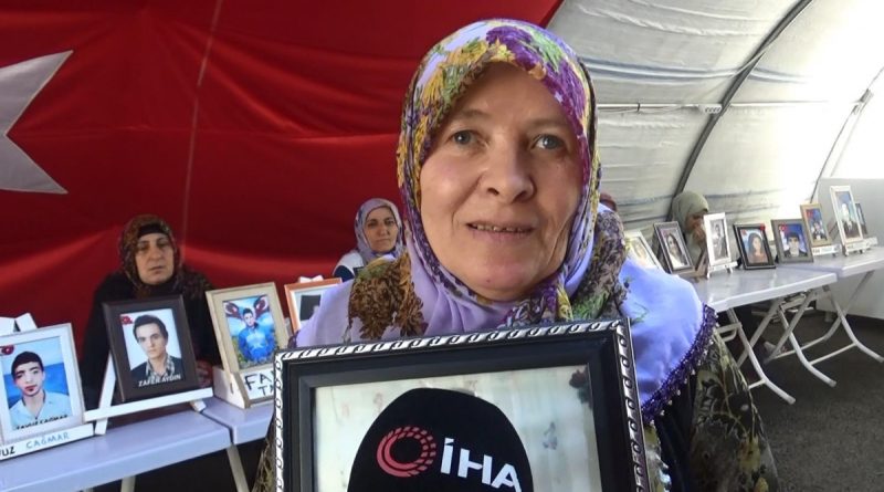 Evlat nöbetindeki anneden oğluna Kürtçe 'teslim ol’ çağrısı