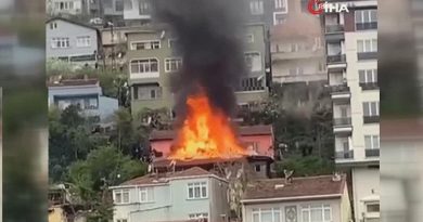 Eyüpsultan’da binanın çatısı alev alev yandı