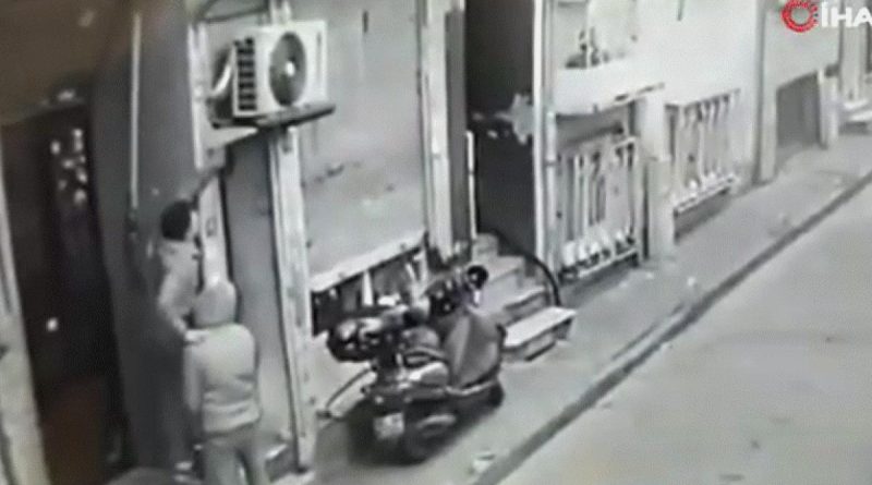 Fatih'te binaya giren hırsız cep telefonlarını çalarak kaçtı